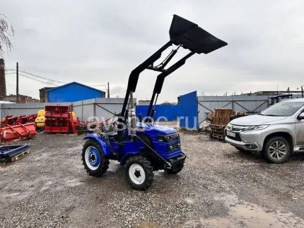 Минитрактор Русич Т-30 ВОМ 4x4 с фронтальным погрузчиком